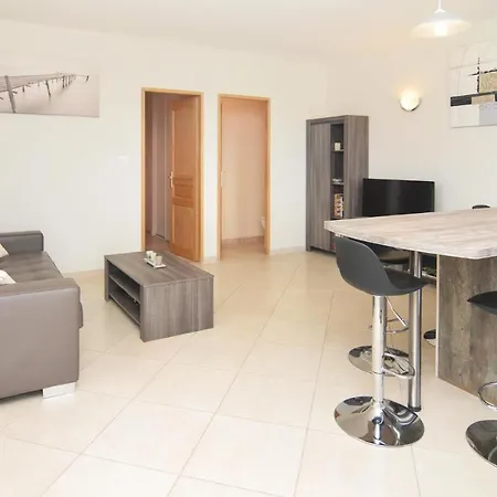1 Bedroom Gorgeous In Prázdninový dům Barjac (Gard)