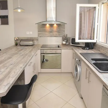 1 Bedroom Gorgeous In Prázdninový dům *